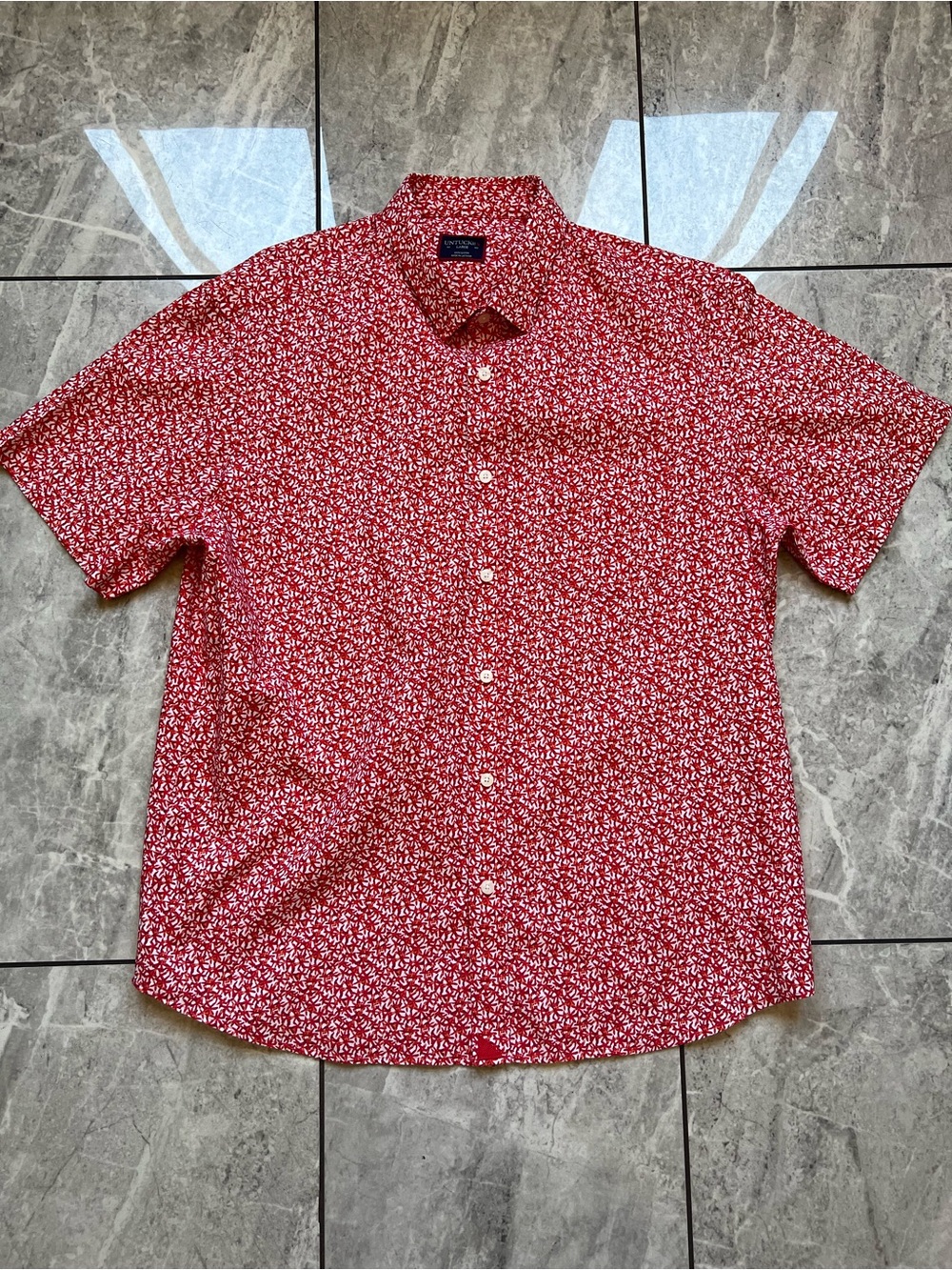 UNTUCKit Men's Button Down S/S Shirt Red White Abstract Print Logo 100%Cotton L